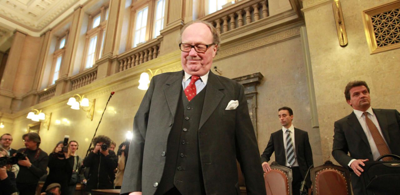 Heute.at - Fußfessel statt Gefängnis für Graf Ali