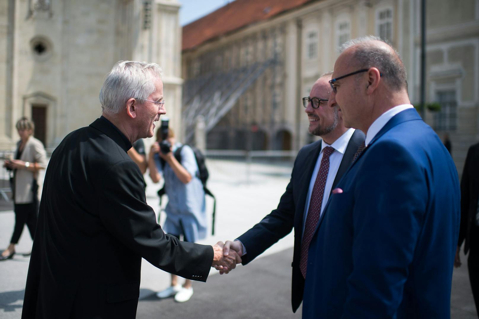 Am 23.07.2021 besuchte Außenminister Alexander Schallenberg gemeinsam mit seinem kroatischen Amtskollegen Gordan Grlic Radman, geführt durch Rektor der Kathdrale Josip Kuhatic, die Kathedrale in Zagreb.