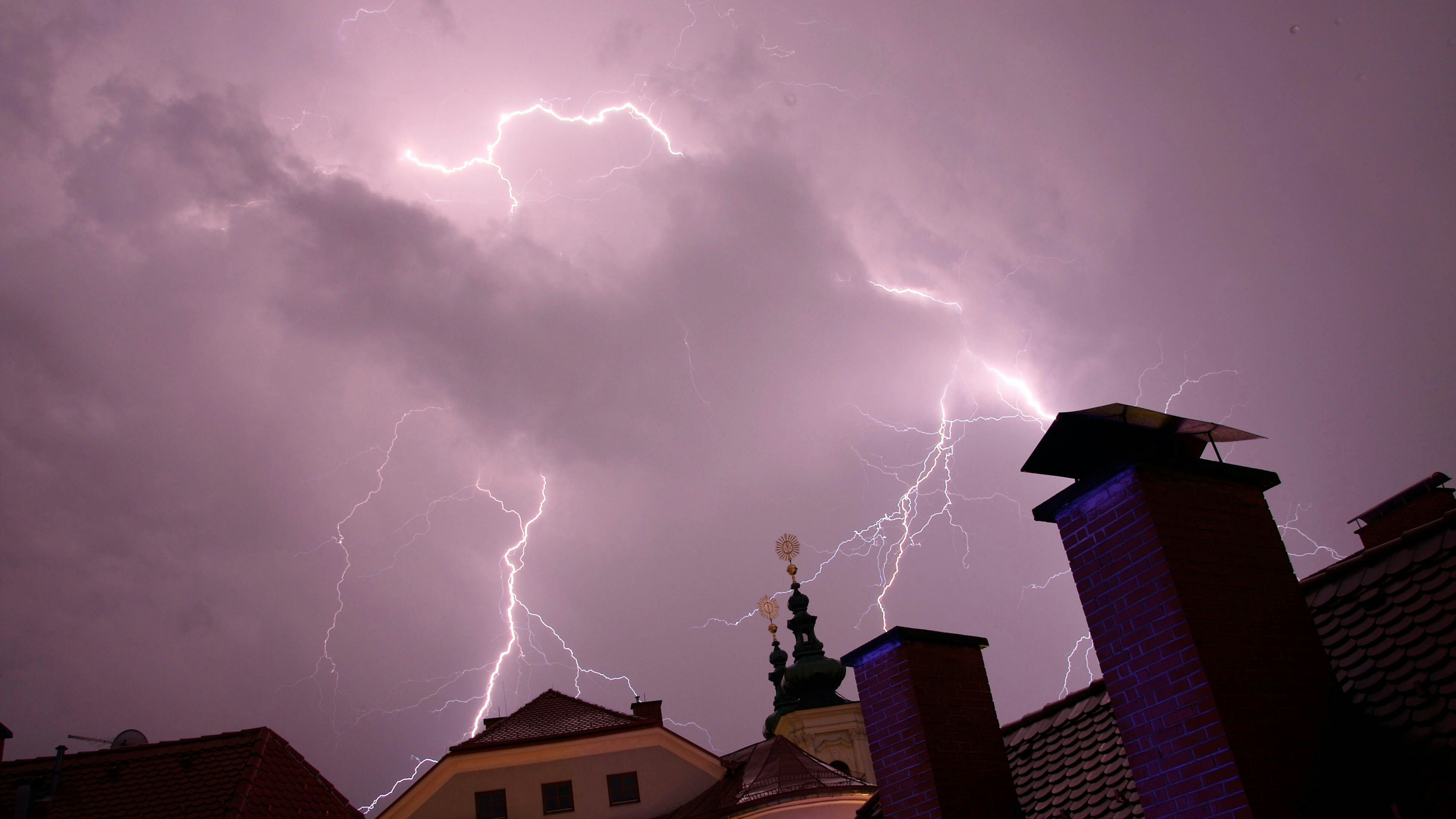 Blitz und Donner: Neue Gewitter sind im Anrollen!