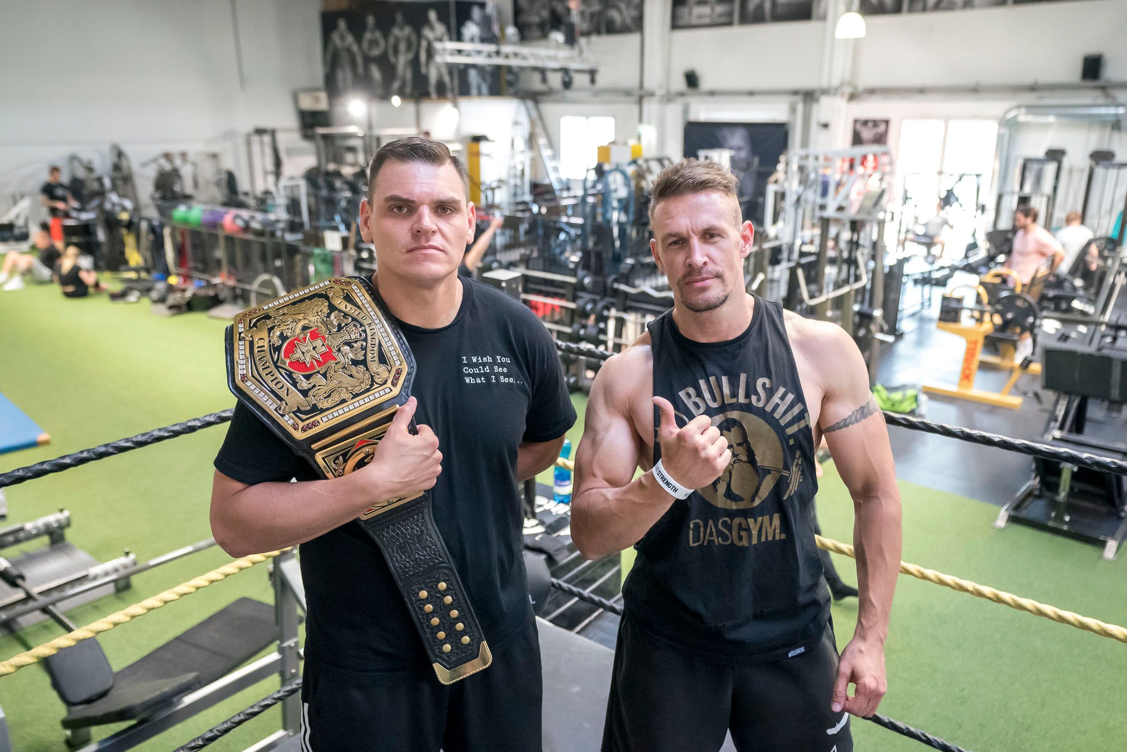 WWE-Star WALTER beim Training im DAS Gym