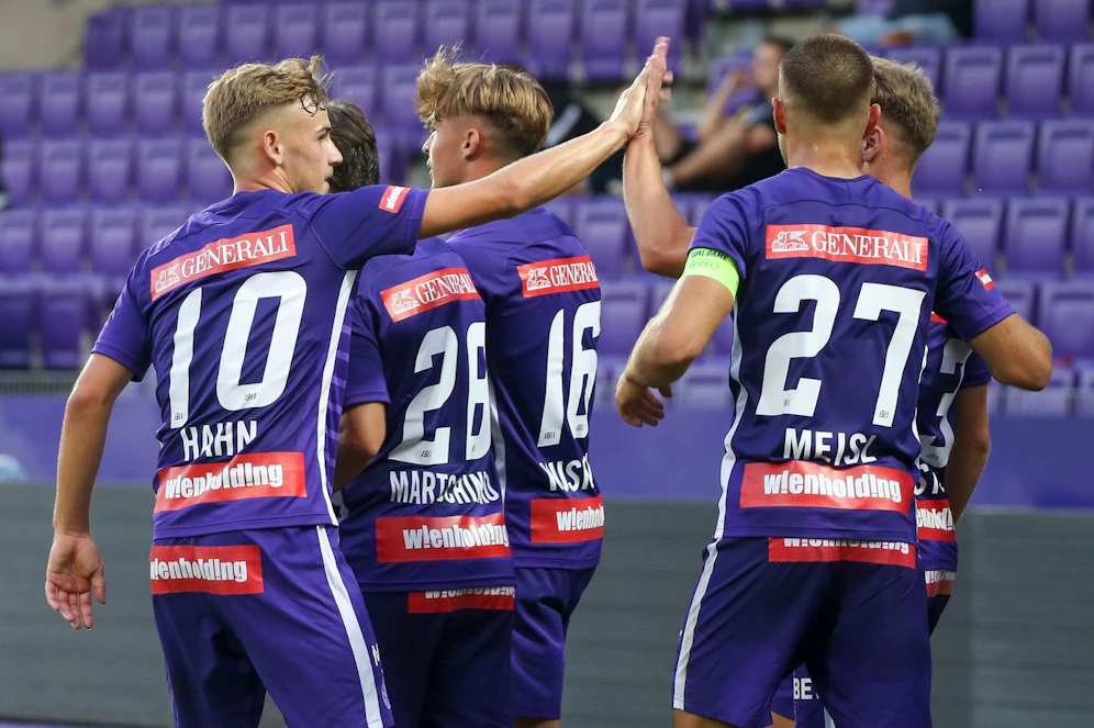 Die Young Violets freuen sich über einen Punkt