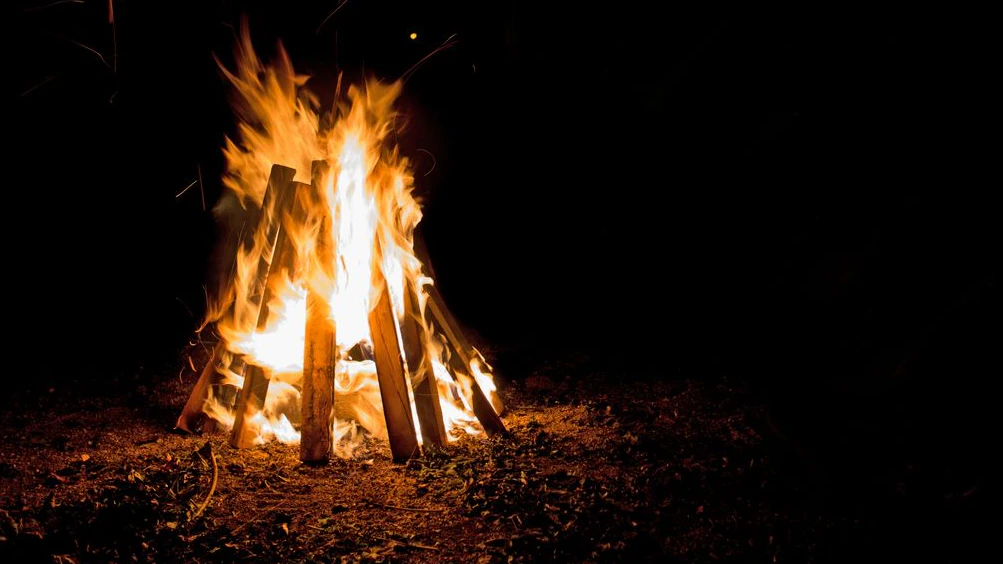 Der 50-J#hrige stürzte in ein Lagerfeuer.