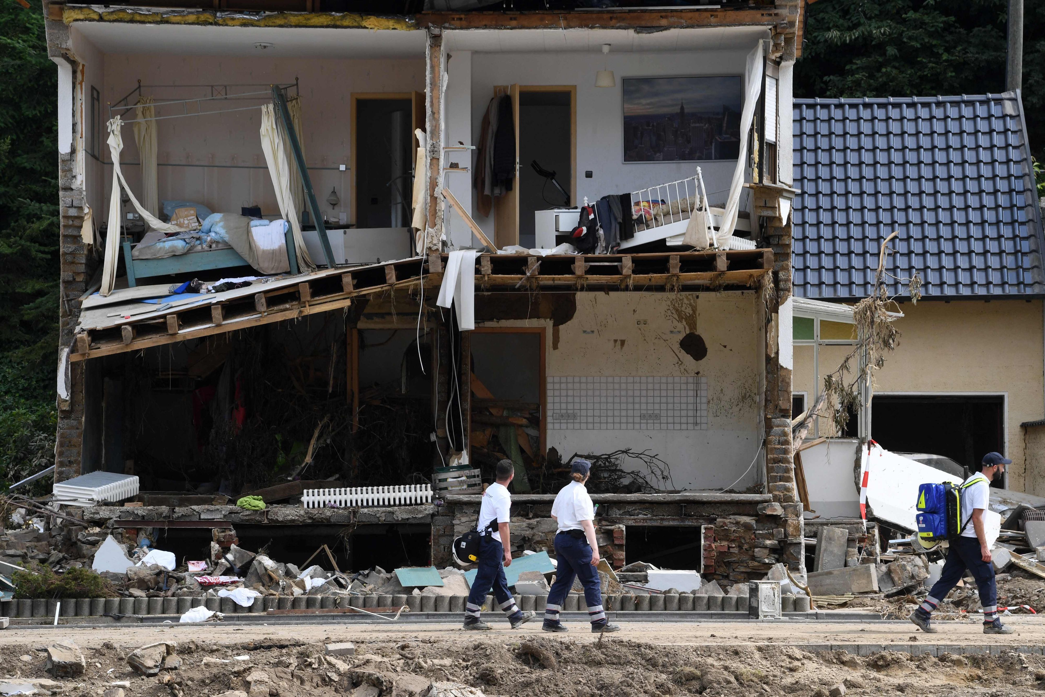 Mitarbeiter vom Technischen Hilfswerk in Bad Neuenahr