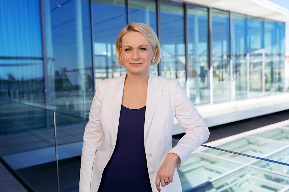 Lou Lorenz-Dittlbacher lädt ab 9. August zu den Sommergesprächen. 