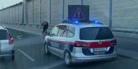 Mann radelt auf Tangente, weil er Bus erwischen will - Vimarsana News