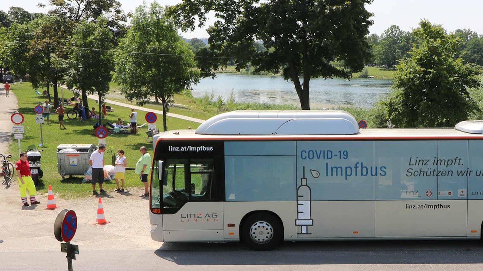 Impf-Bus machte Halt am Pichlinger See bei Linz.