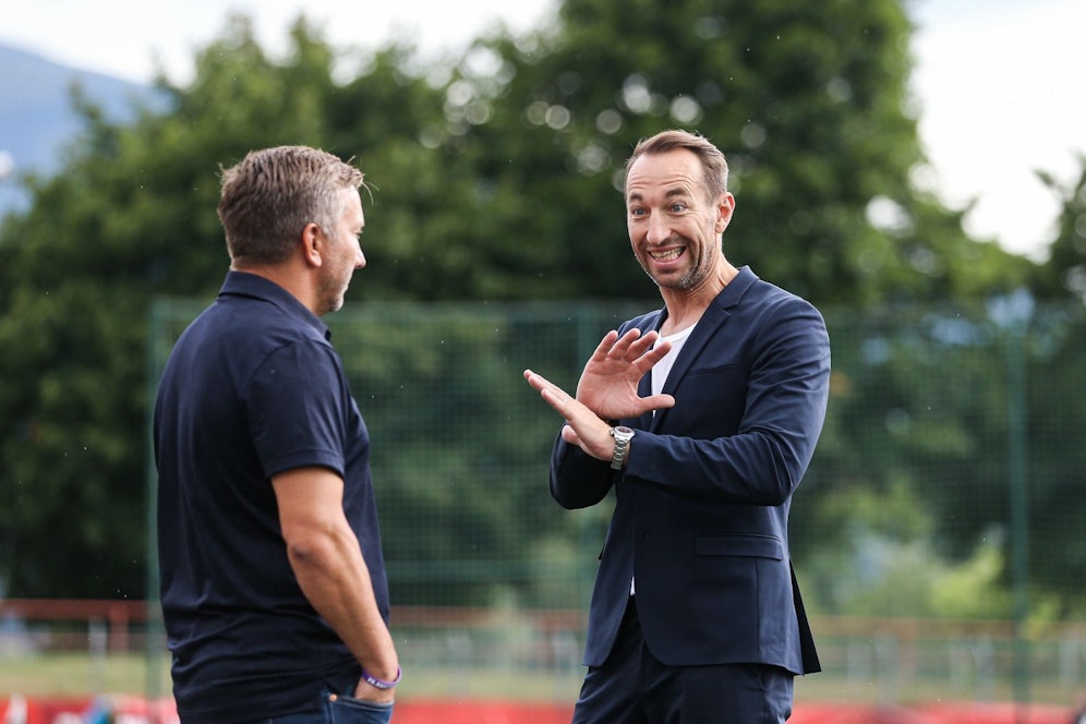 Manuel Ortlechner im Gespräch mit Trainer Manfred Schmid (links).