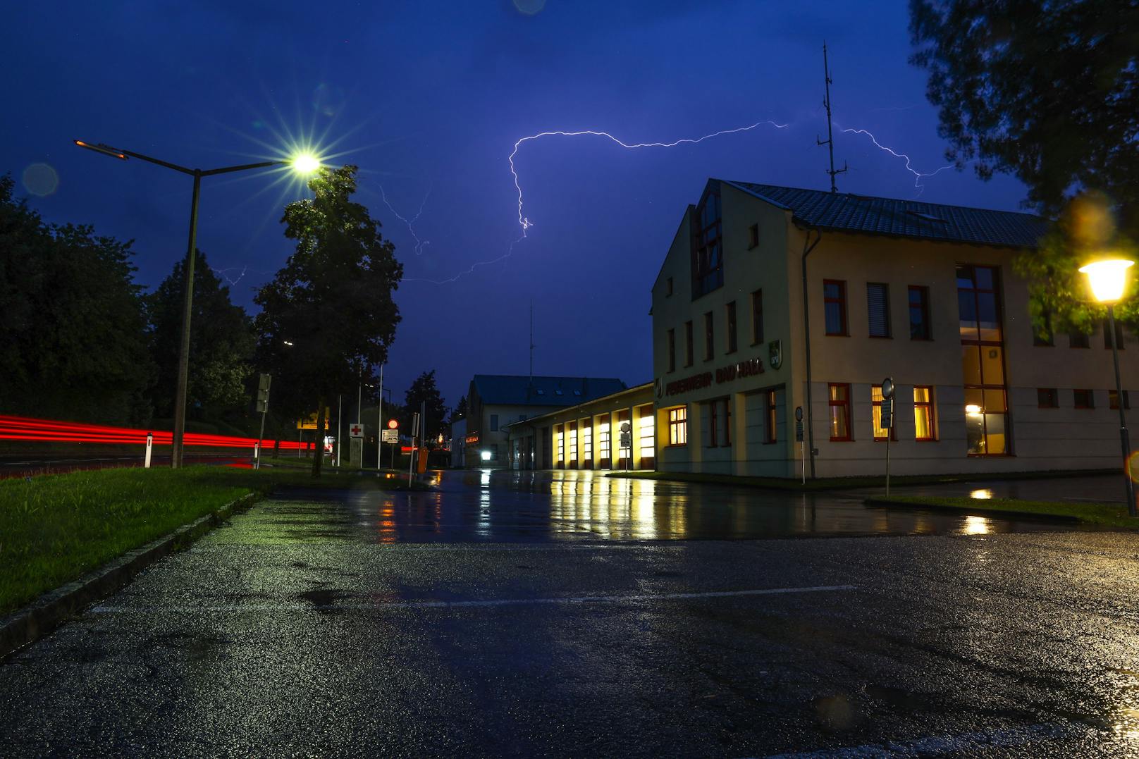 Kräftige Hagel-Gewitter mit Starkregen hielten die Einsatzkräfte in Oberösterreich in der Nacht auf Trab – darunter in Steyr, Bad Hall und Garsten.