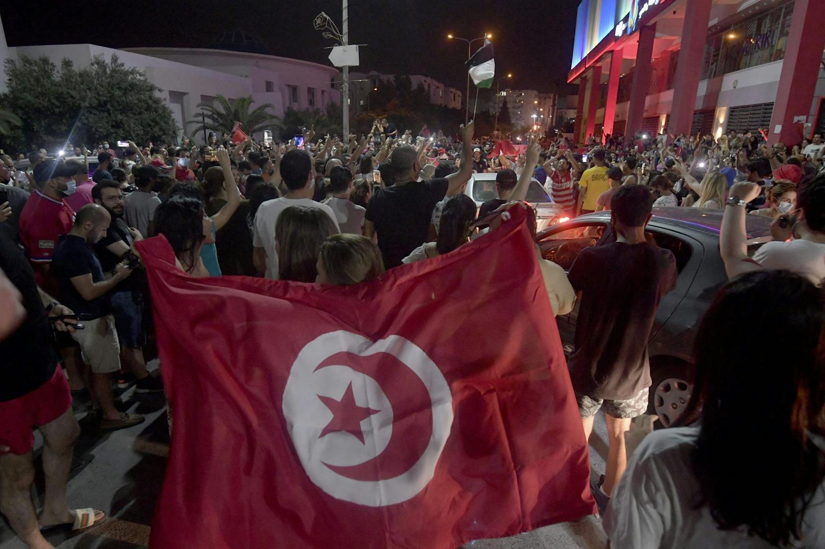 Massenproteste in der Hauptstadt Tunis
