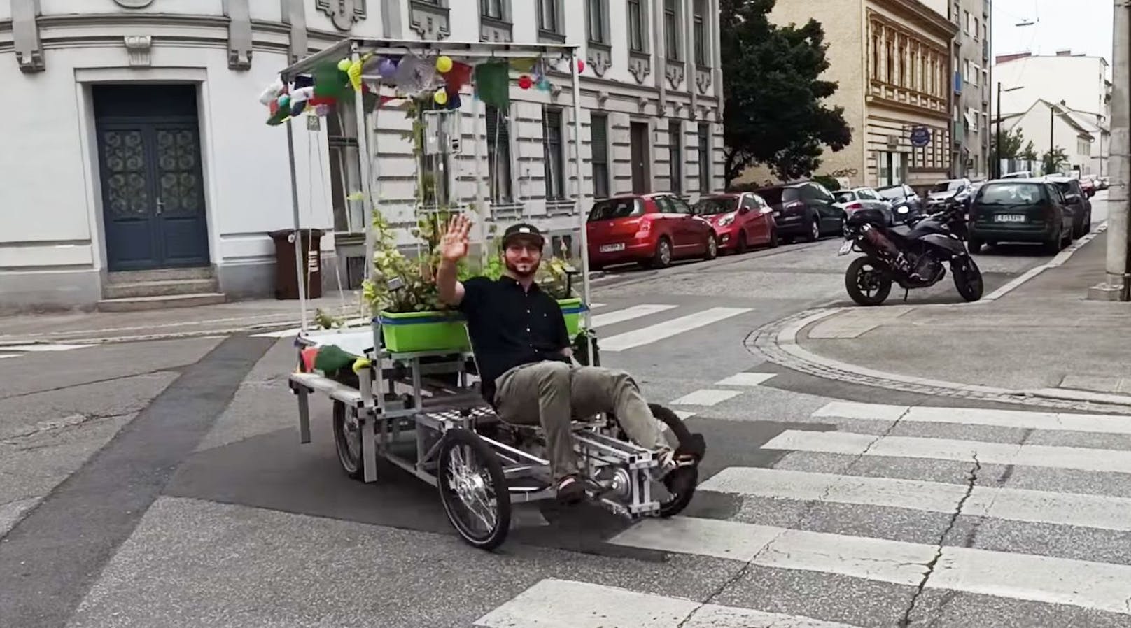 André Lintschnig auf einem seiner Lastenräder.