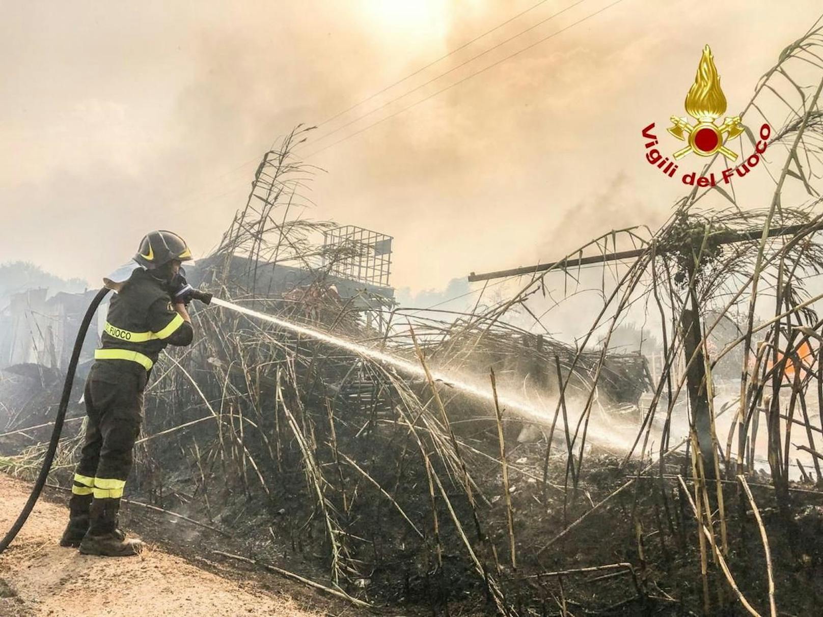 Laut Feuerwehr waren rund 7.500 Rettungskräfte im Einsatz.
