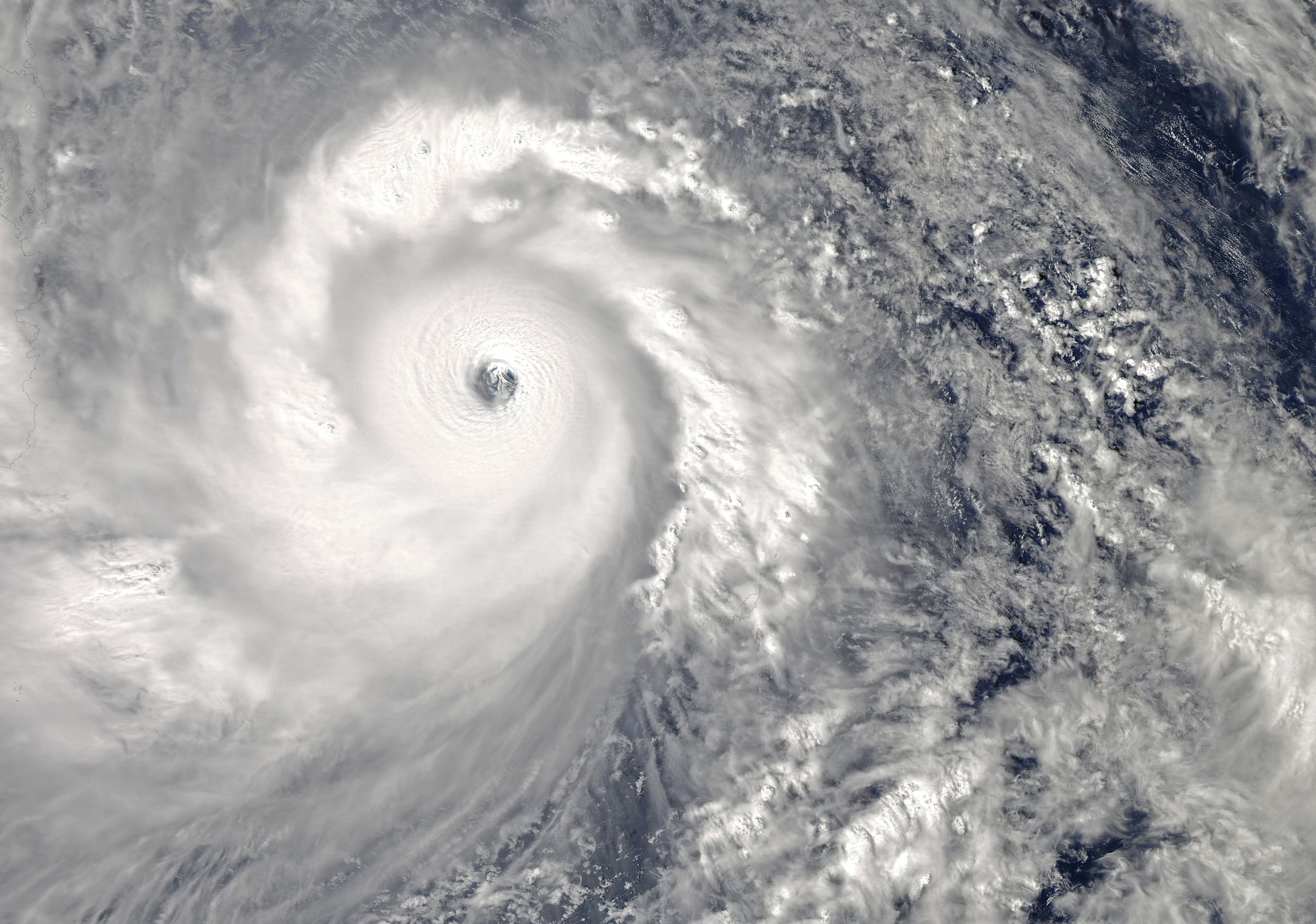 Ein Taifun bewegt sich auf Japan zu