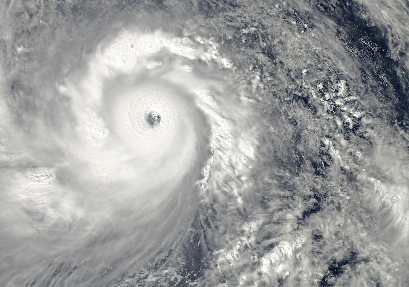 Ein Taifun bewegt sich auf Japan zu