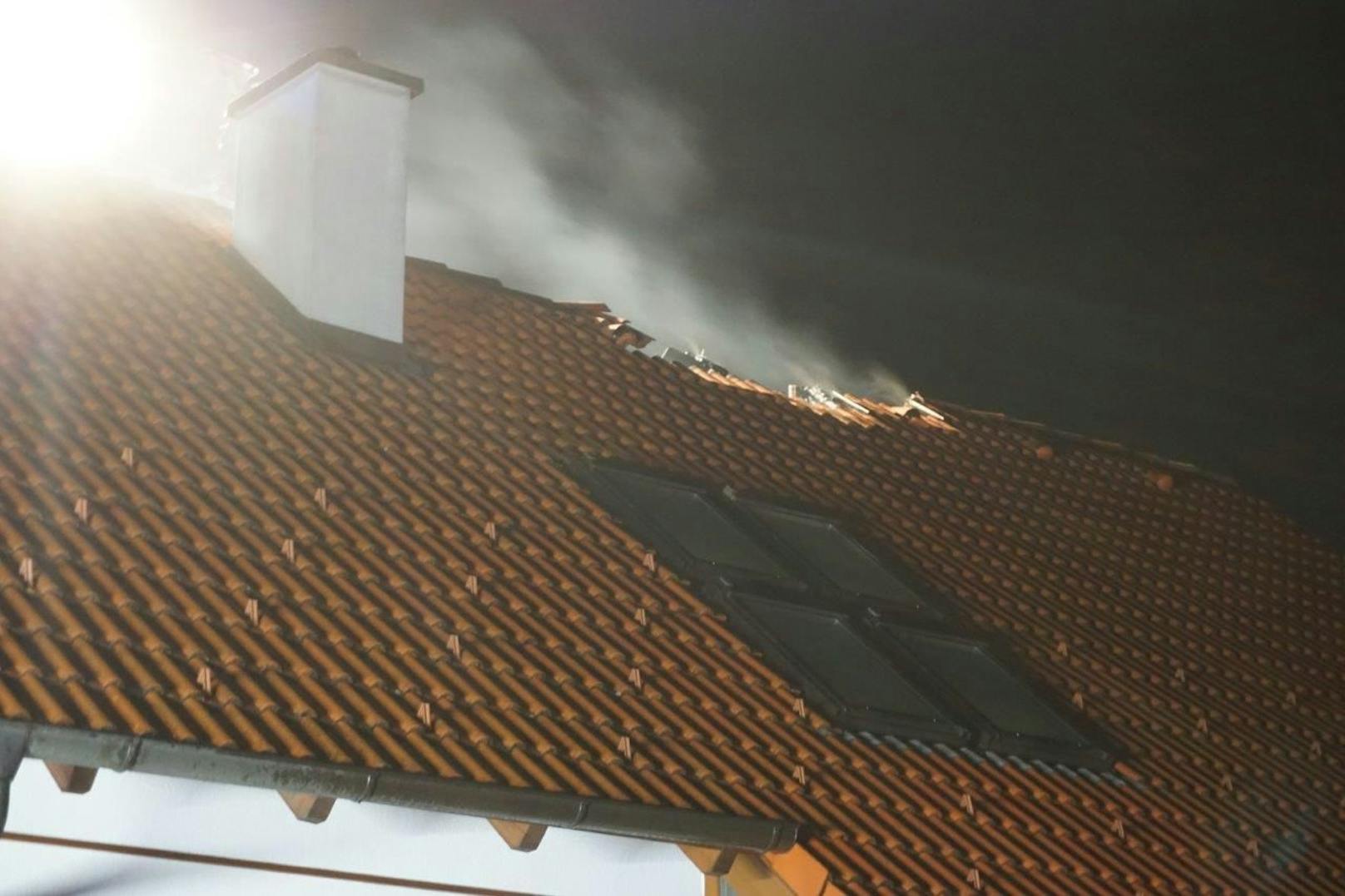 Ternitz: Nach einem Blitzeinschlag kam es zu einem Dachstuhlbrand
