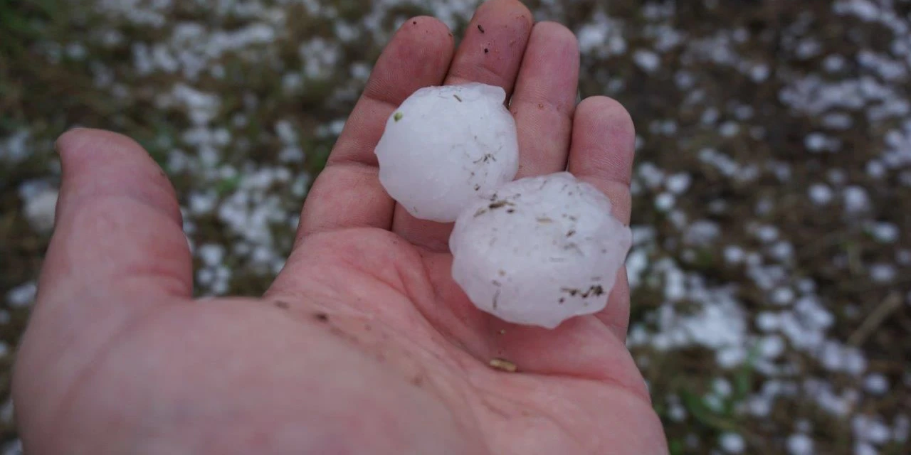 Unwetter mit riesigen Hagelkörnern noch nicht zu Ende - Vimarsana News