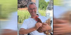 Norbert Hofer zeigt Huhn auf TikTok und erntet Spott