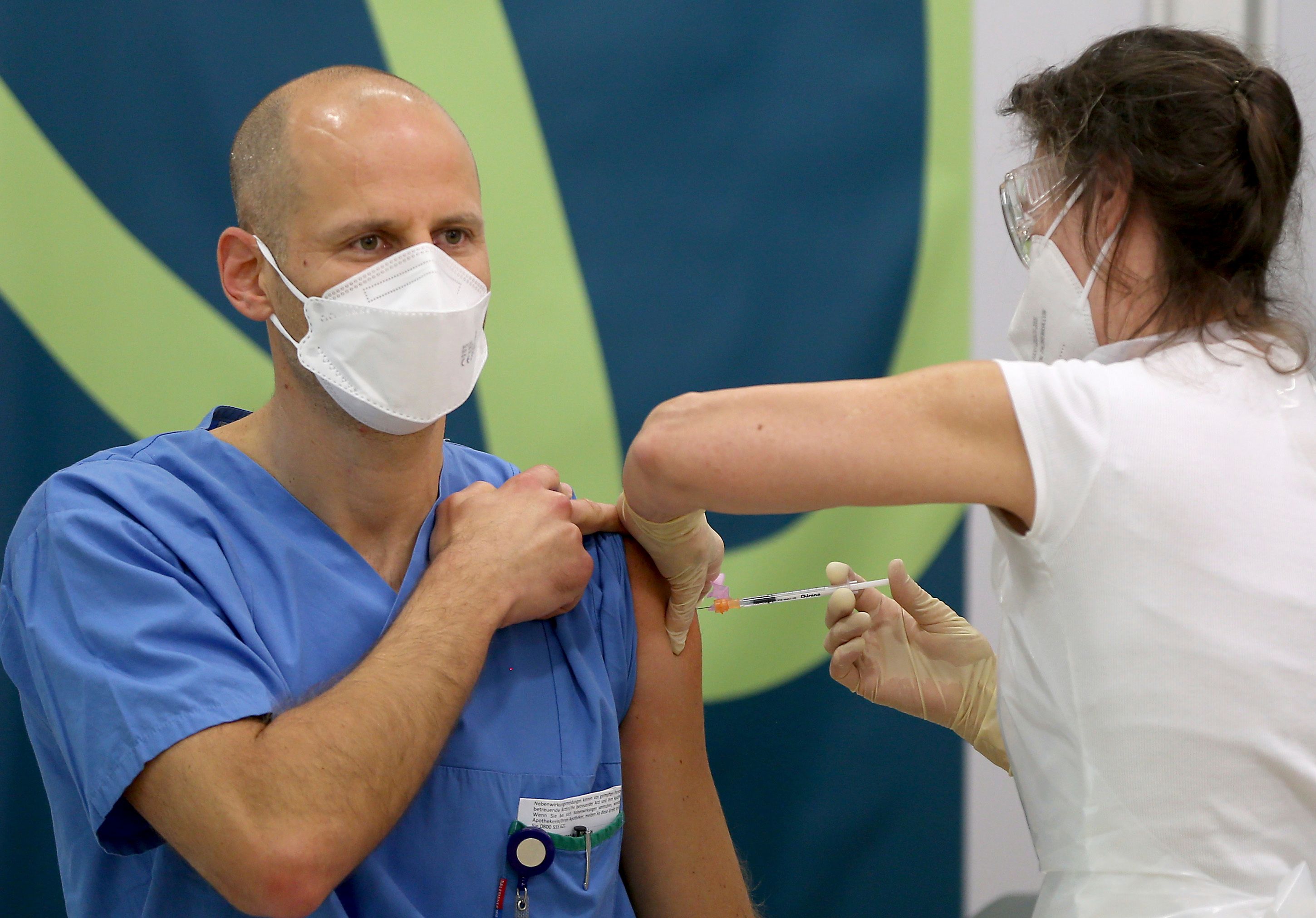 Corona-Impfung für Krankenhauspersonal