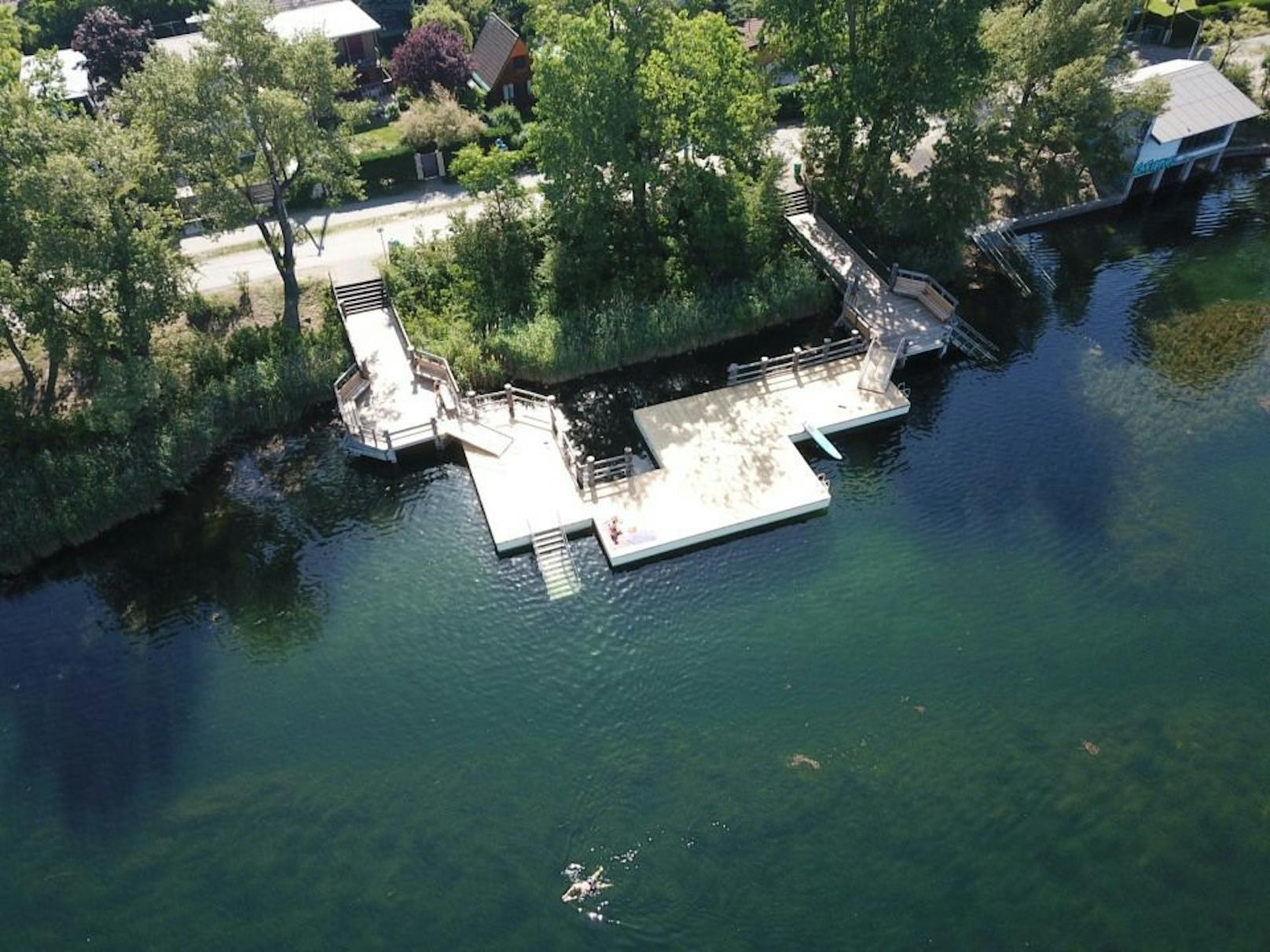 Im kostenlosen Badeparadies Alte Donau wurden  Stege saniert und die Schwimmplattformen vergrößert.