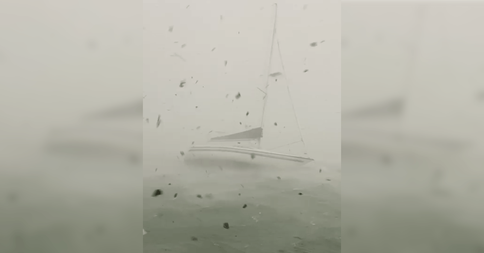Ein Segelboot wurde vom Sturm beinahe versenkt