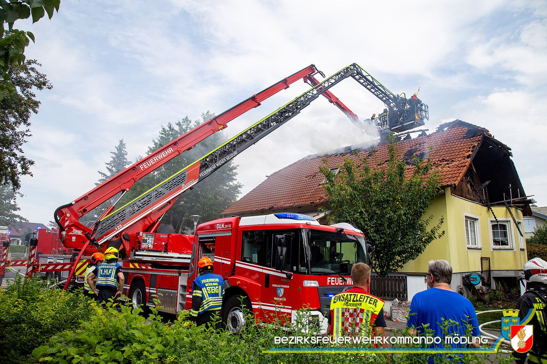Die Löscharbeiten gestalteten sich schwierig.