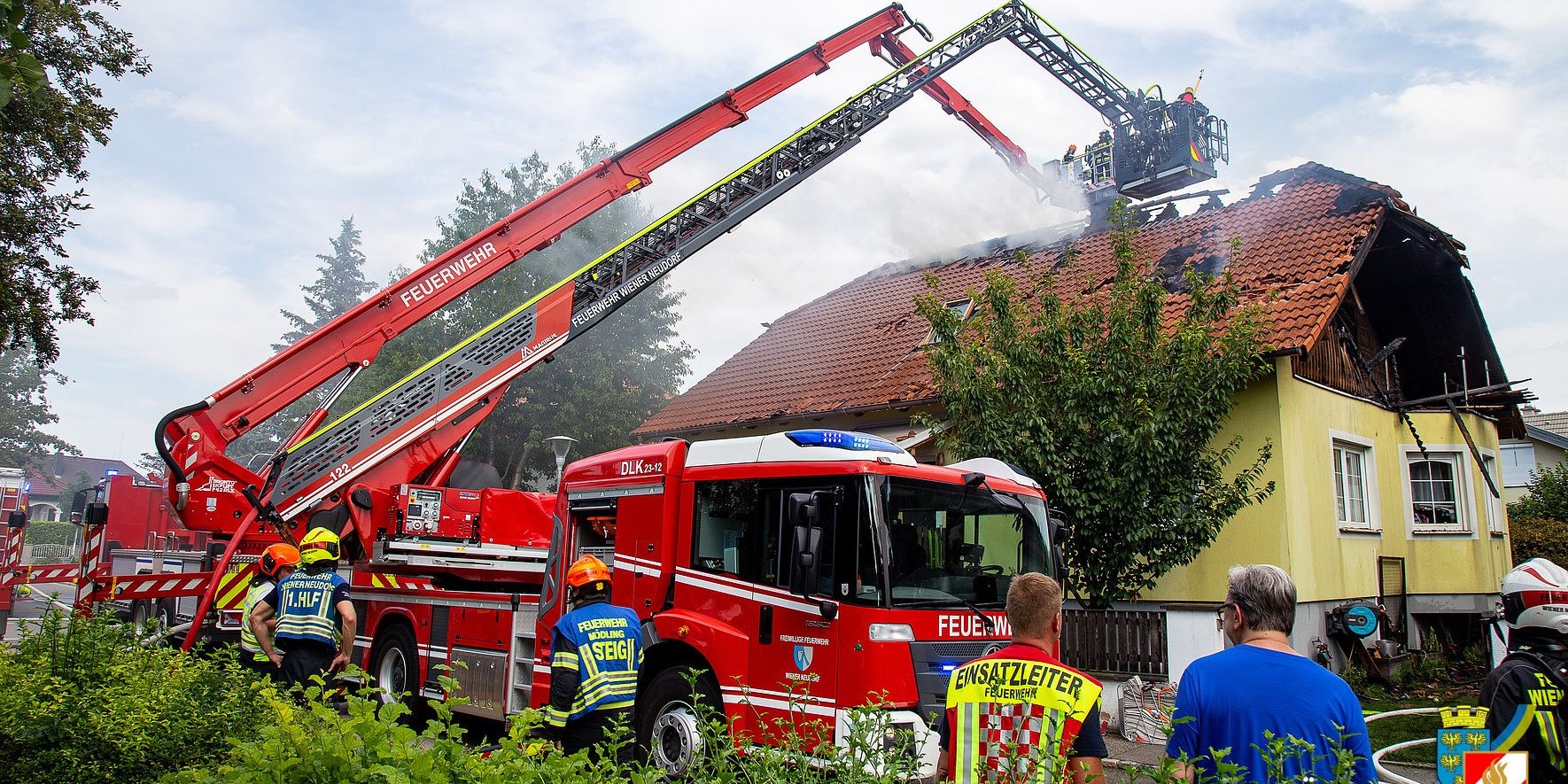 Die Löscharbeiten gestalteten sich schwierig.