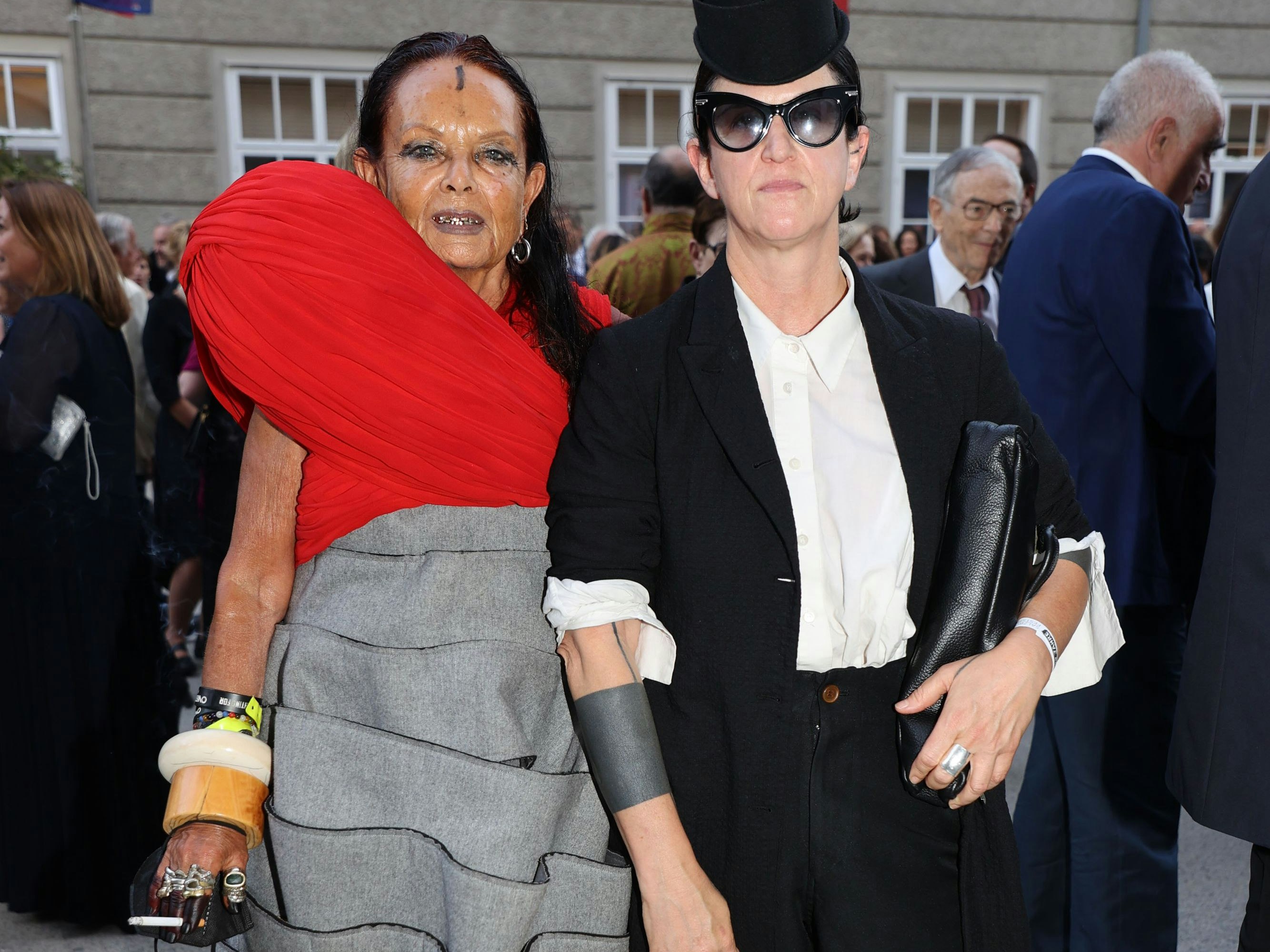 Michèle Lamy mit Fotografin Amanda Demme (r.)