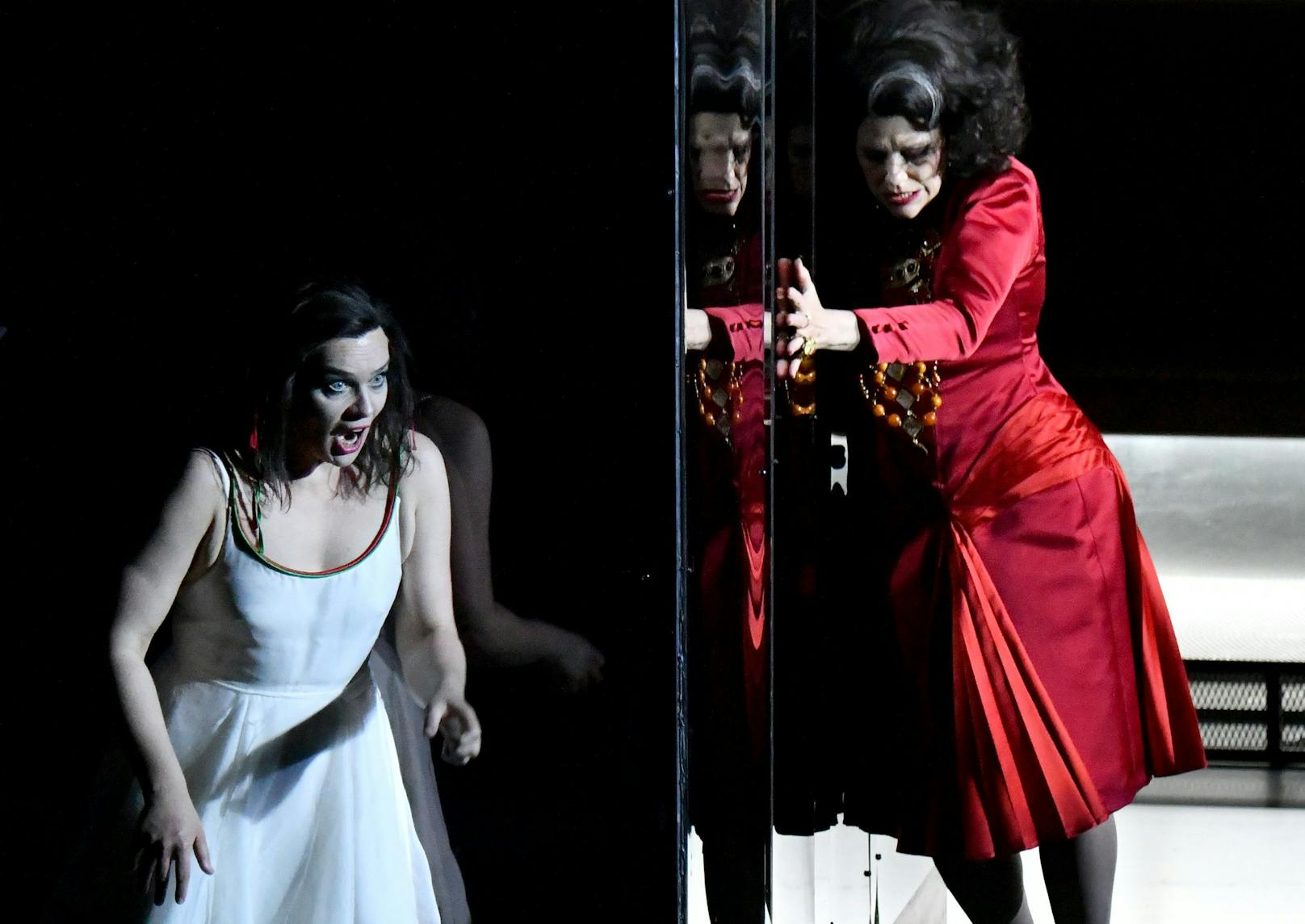 Szenenbilder aus "Elektra" bei den Salzburger Festspielen.