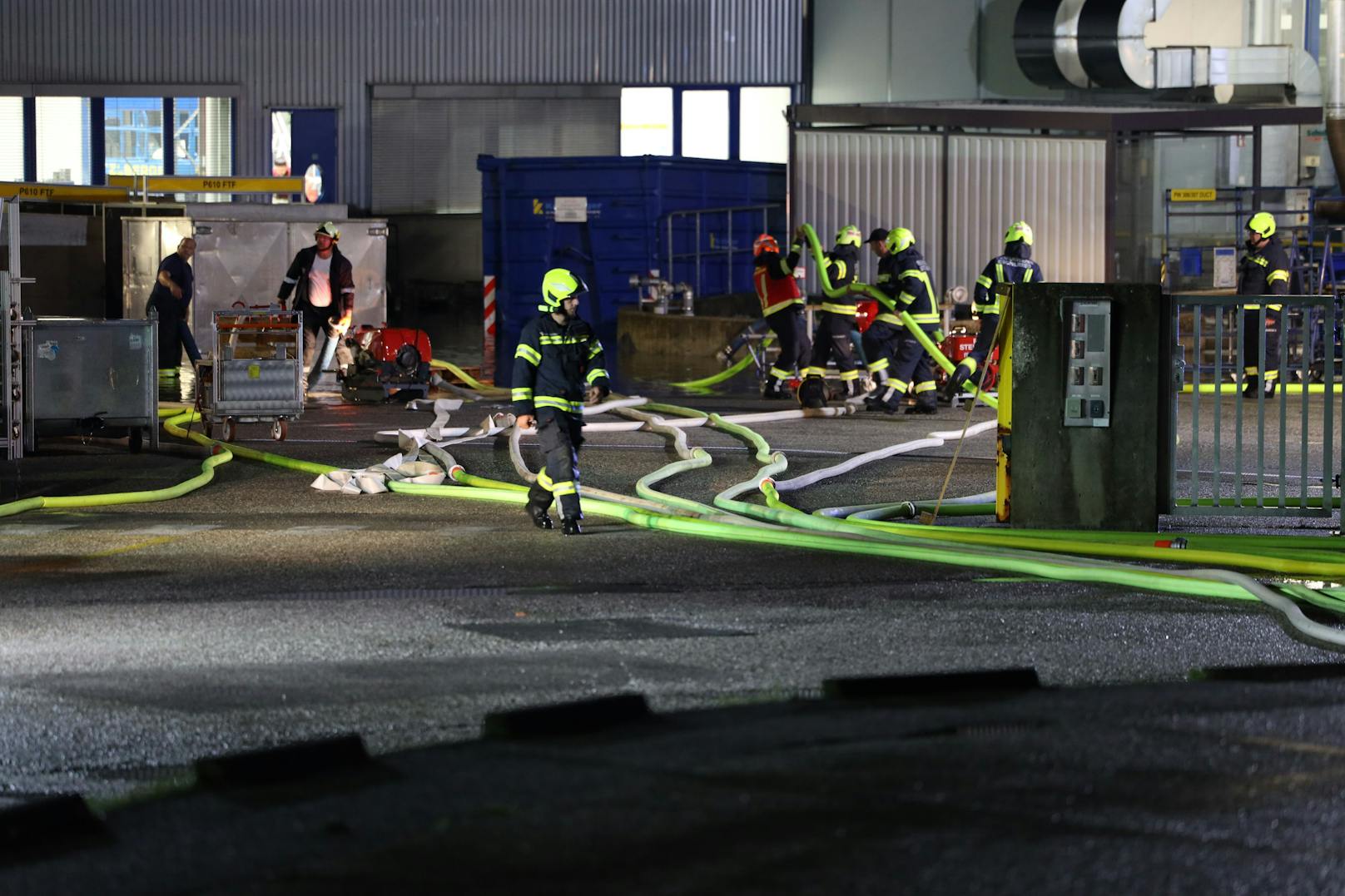 Die Feuerwehr rückte in der Nacht wegen des Unwetters zu rund 600 Einsätzen in Oberösterreich aus.
