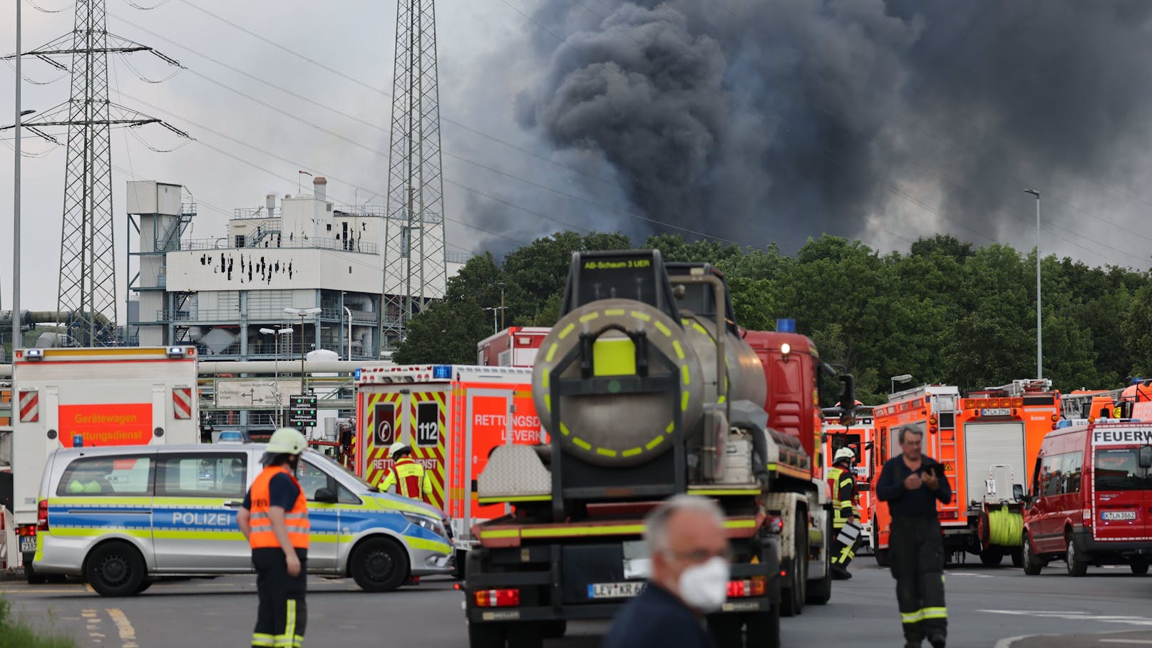 In Leverkusen (NRW) gab es eine gewaltige Explosion beim sogenannten Chempark.