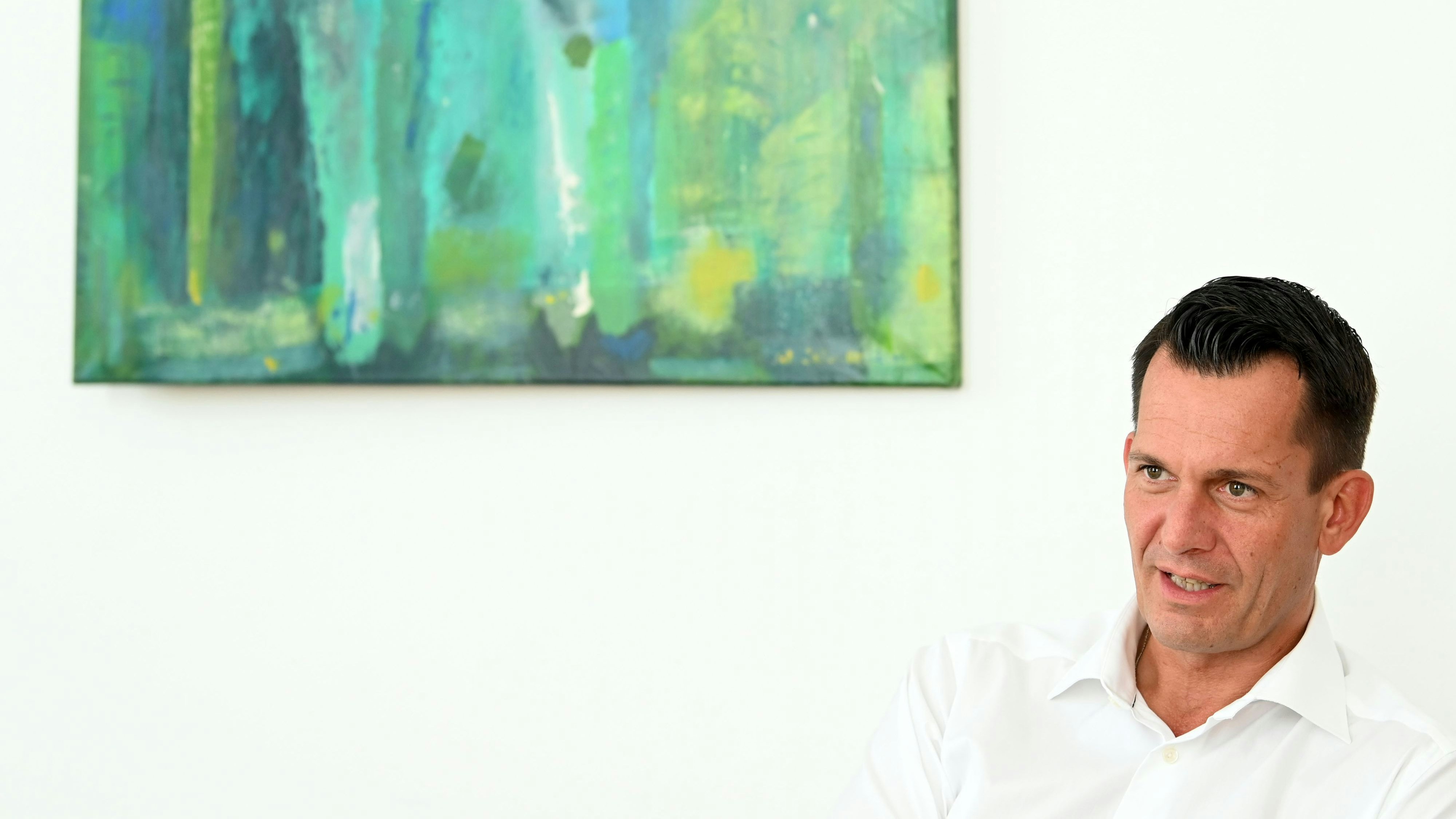 Download von www.picturedesk.com am 28.07.2021 (08:05).  ABD0130_20210723 - WIEN - ÖSTERREICH: ZU APA0354 VOM 23.7.2021 - Gesundheitsminister Wolfgang Mückstein (Grüne) am Freitag, 23. Juli 2021, anl. eines Interviews mit der Austria Presse Agentur-APA in Wien. ++ ACHTUNG SPERRFRIST BIS 23.07.21, 18:00 UHR ++. - FOTO: APA/HELMUT FOHRINGER - 20210723_PD8210 - Rechteinfo: Rights Managed (RM)