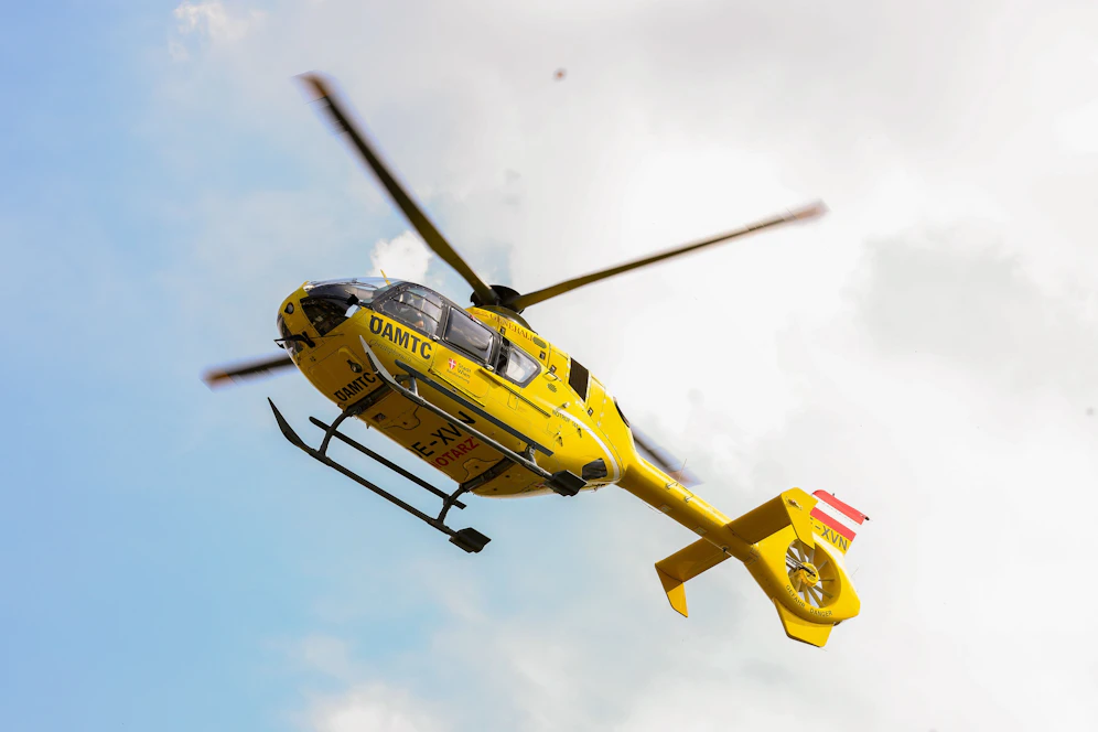 Der Rettunsheli flog die 61-Jährige ins AKH nach Wien.