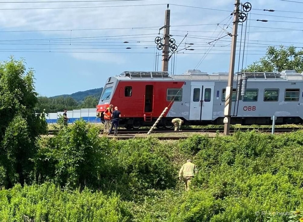 Die Person rutschte unter den Zug.