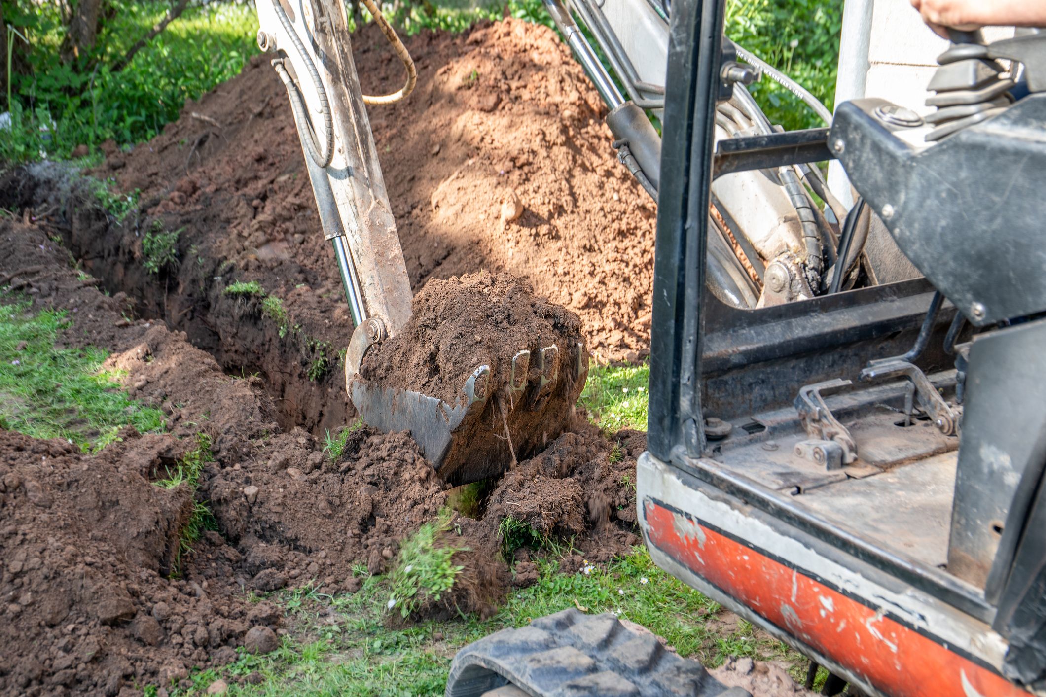 Beim Ausheben eines Brunnenschachts wurde ein riesiger Edelsteinklumpen entdeckt. Symbolbild