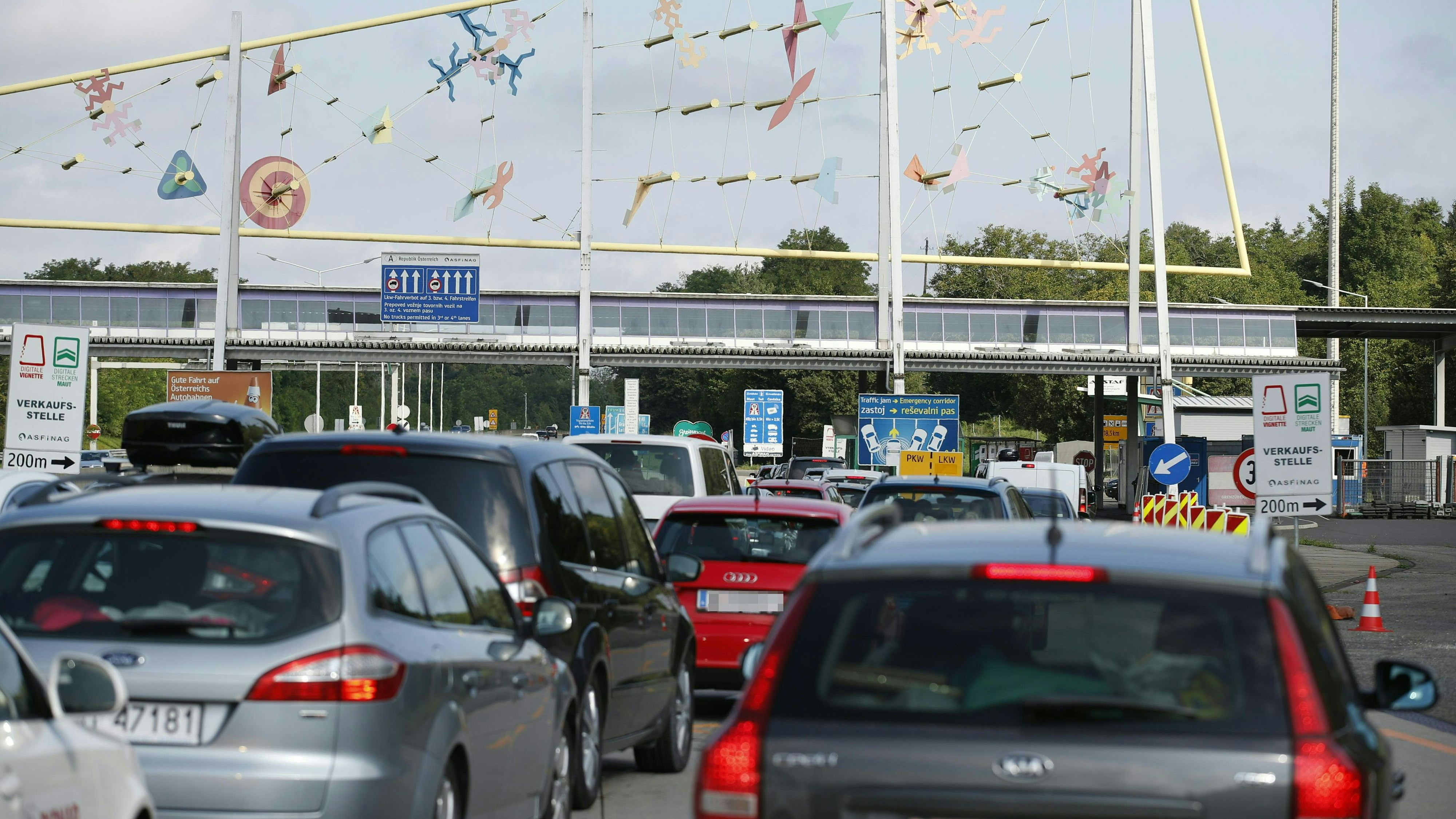 Lange Staus sind an diesem Reisewochenende vorprogrammiert. Symbolbild