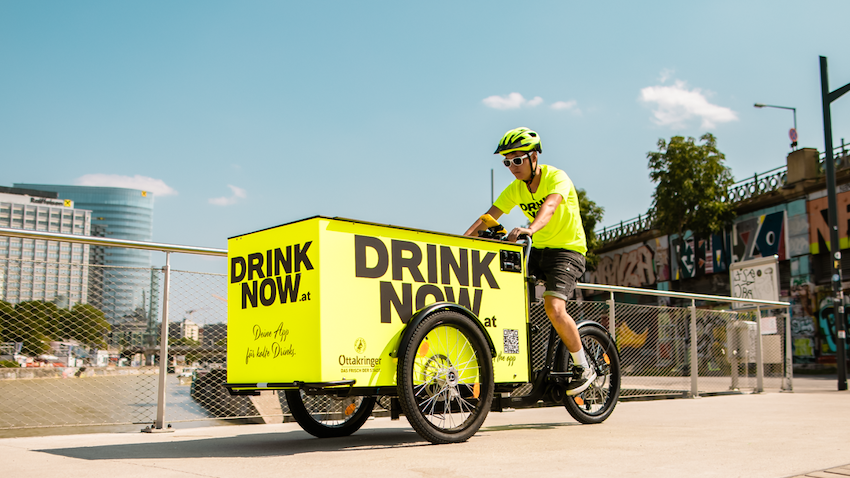 Mit E-Lastenrädern werden die gekühlten Drinks in die Wiener Party-Hotspots geliefert.
