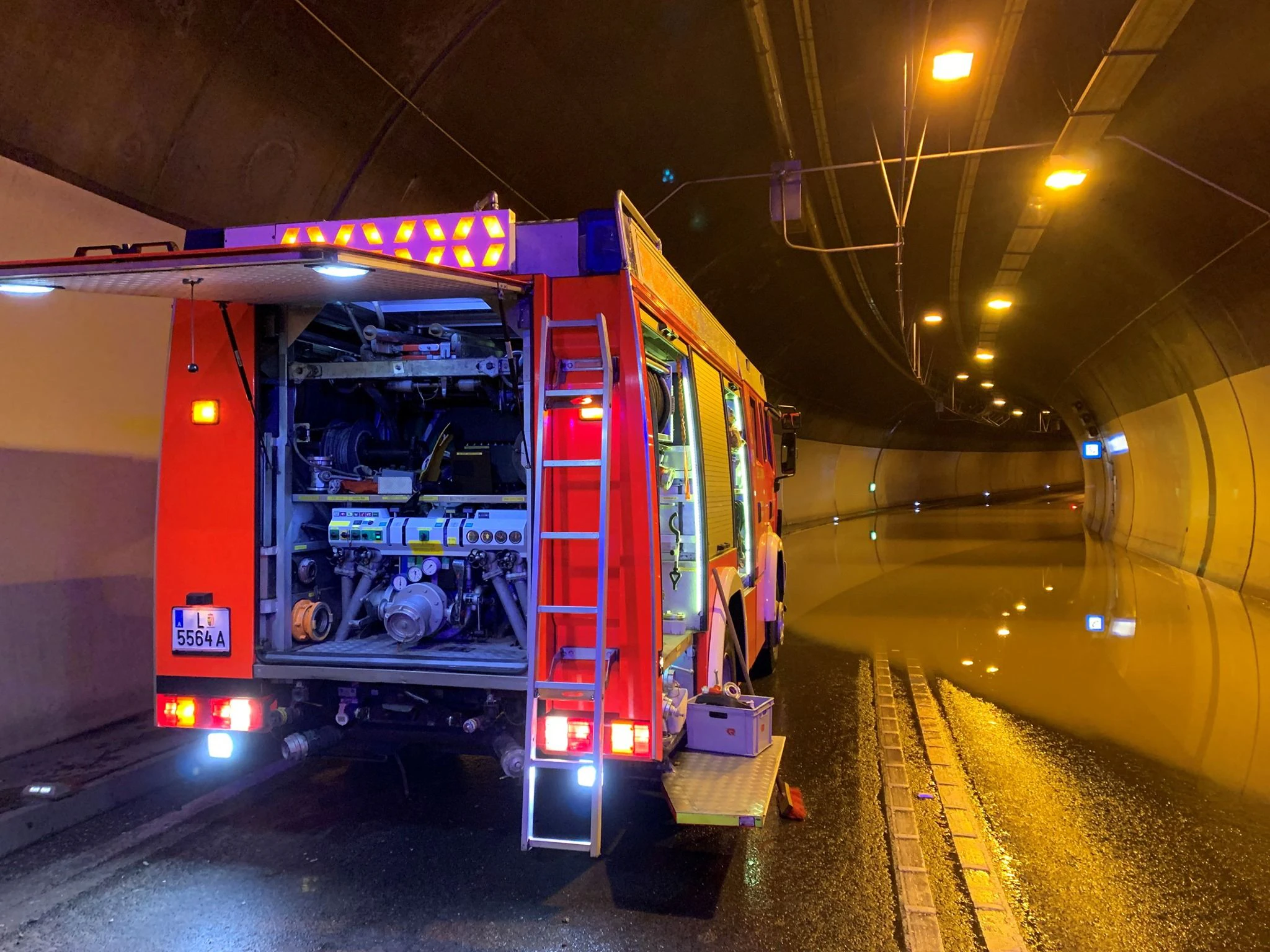 Das Foto zeigt Überflutungen im Mona-Lisa-Tunnel am vergangenen Sonntag. Auch am Mittwoch war der Tunnel voll Wasser, musste gesperrt werden.