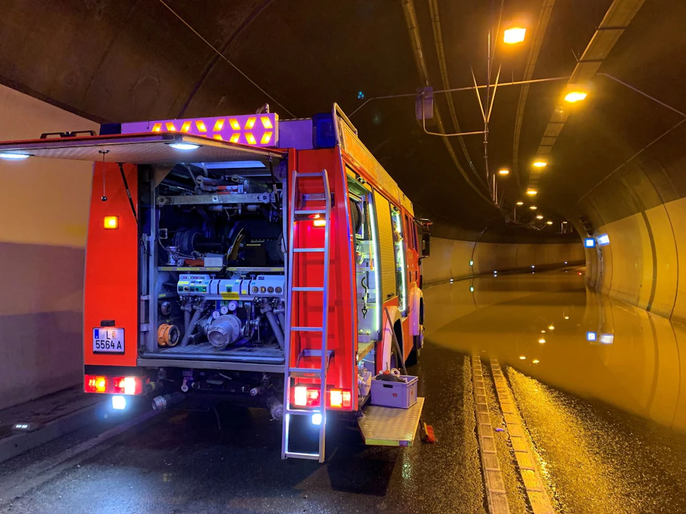 Das Foto zeigt Überflutungen im Mona-Lisa-Tunnel am vergangenen Sonntag. Auch am Mittwoch war der Tunnel voll Wasser, musste gesperrt werden.