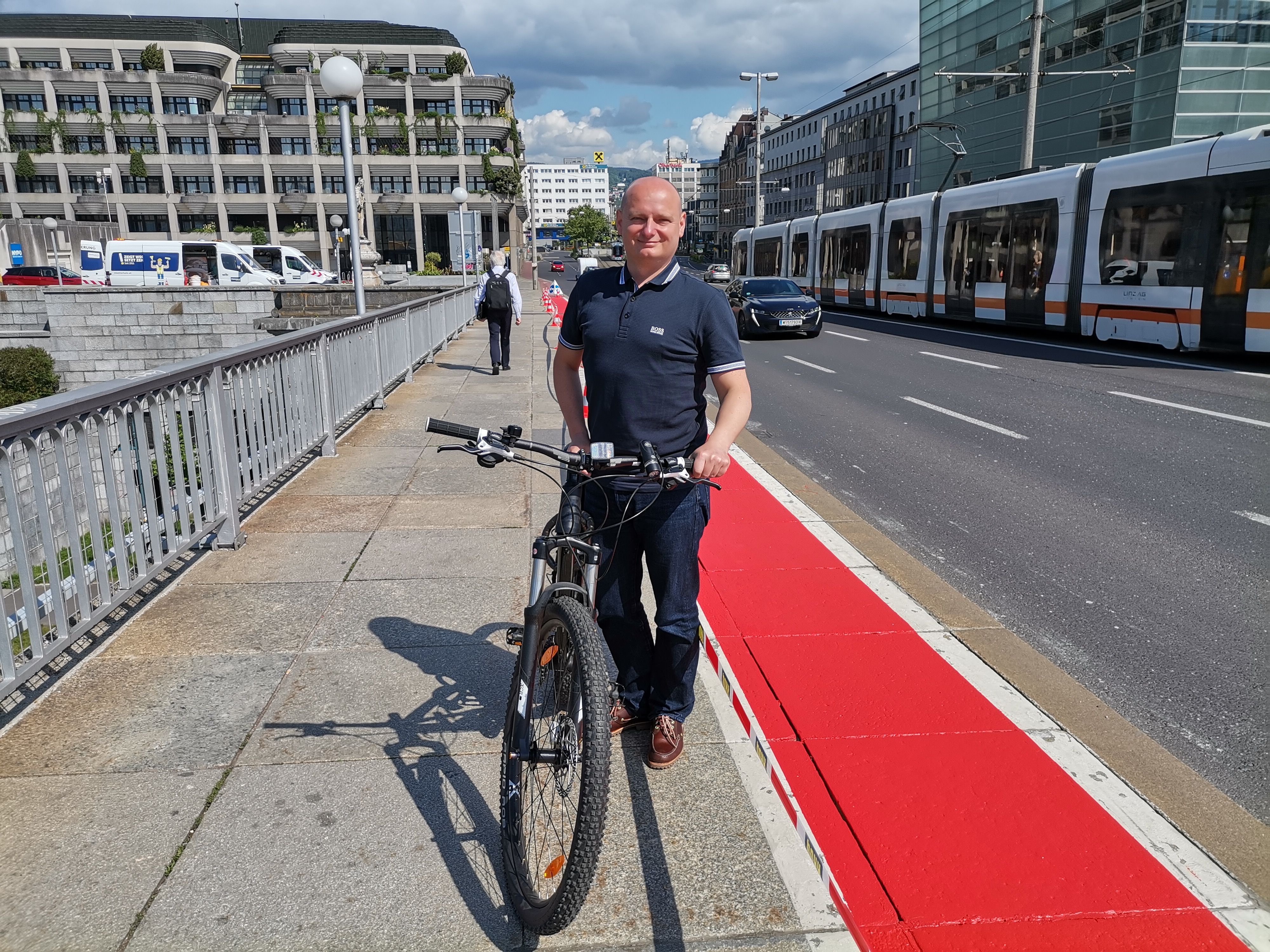 Vize-Bürgermeister Markus Hein auf der Linzer Nibelungenbrücke.