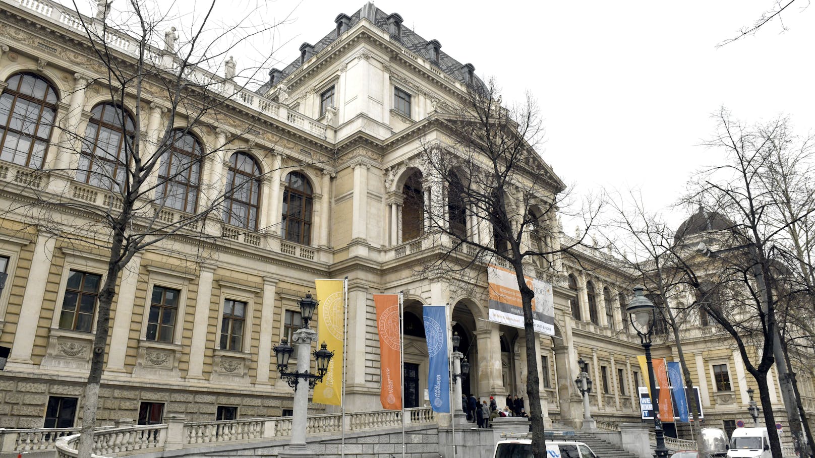 Die Universität Wien ist die größte Hochschule in Österreich.