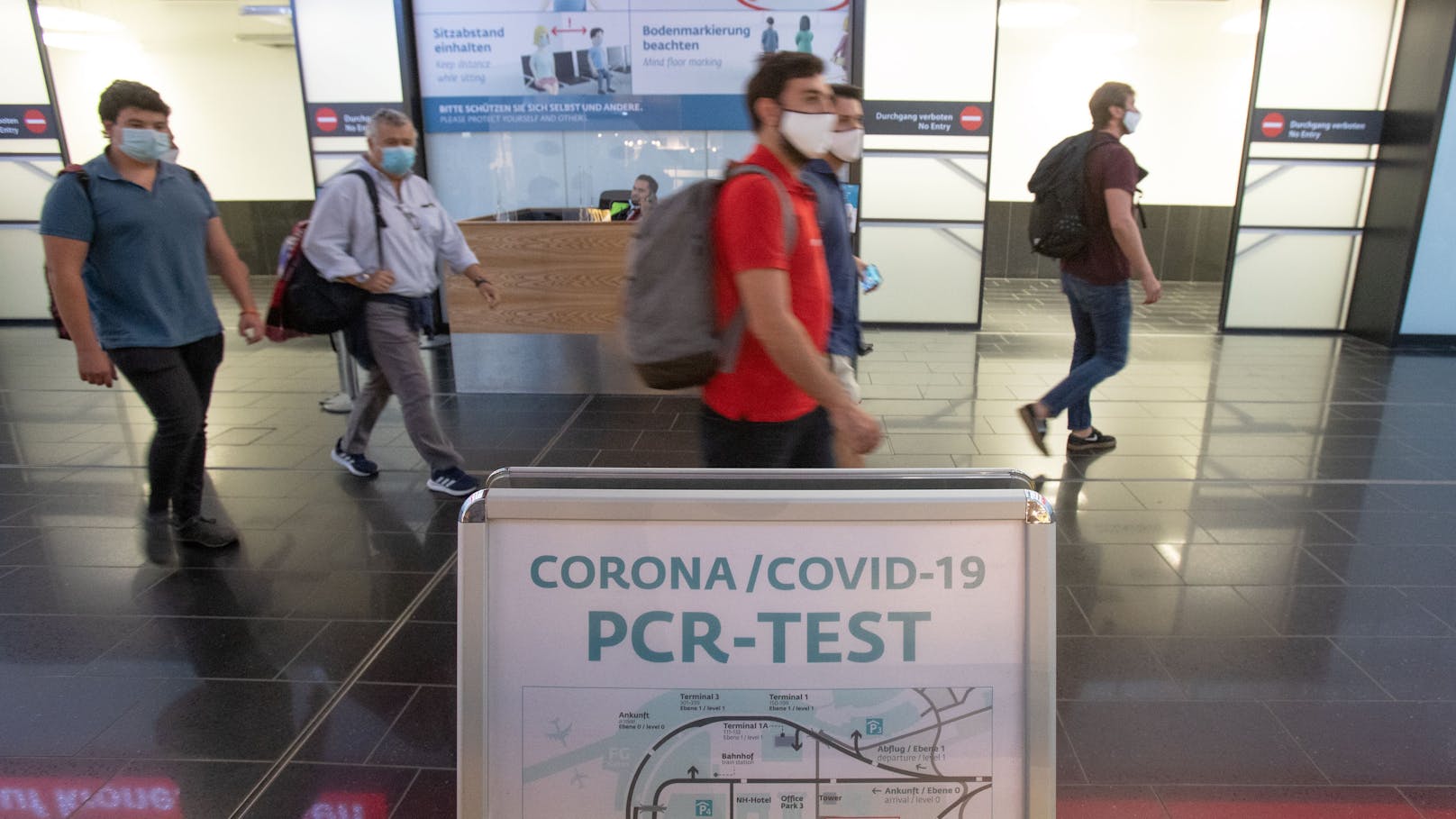 Einreisende aus Spanien, Zypern und den Niederlanden brauchen künftig PCR-Tests.