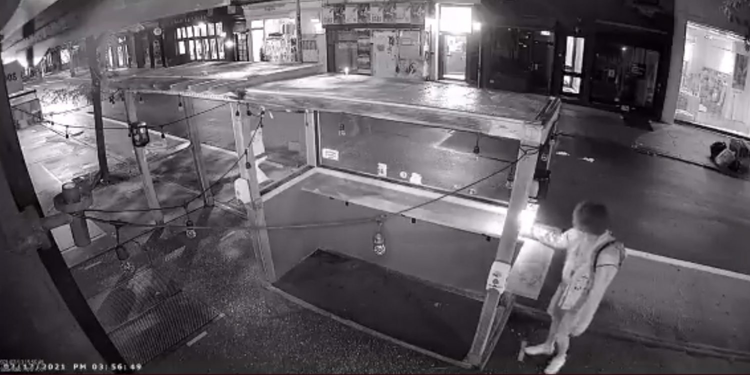 Ein Vorfall wurde von der Überwachungskamera des Lokals aufgezeichnet