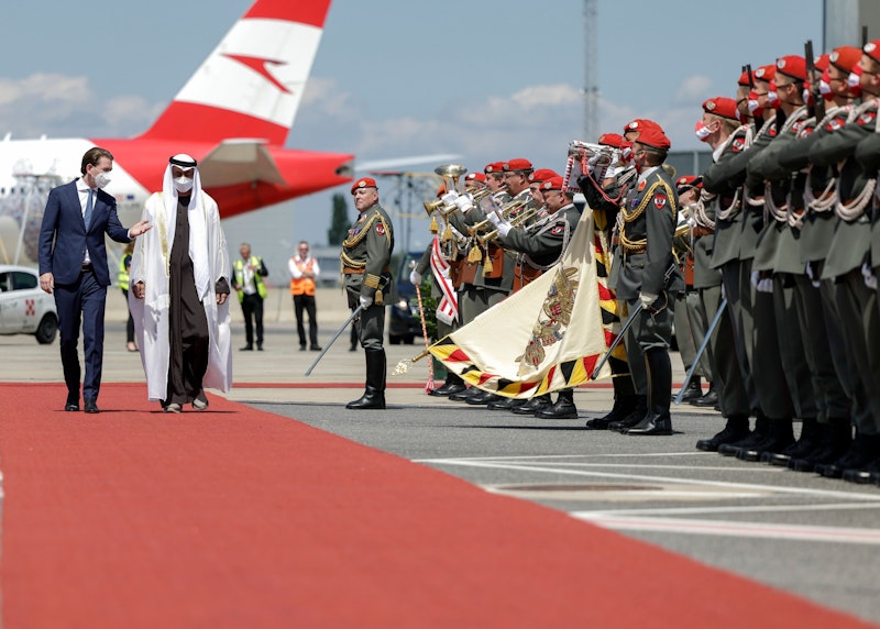 Mit allen militärischen Ehren wurde Kronprinz Mohammed bin Zayed Al-Nahyan in Wien von Bundeskanzler Sebastian Kurz empfangen.&nbsp;