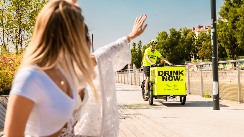 Ottakringer liefert per E-Lastenrad Bier, Spritzer und Co an die Party-Hotspots in der Wiener City.