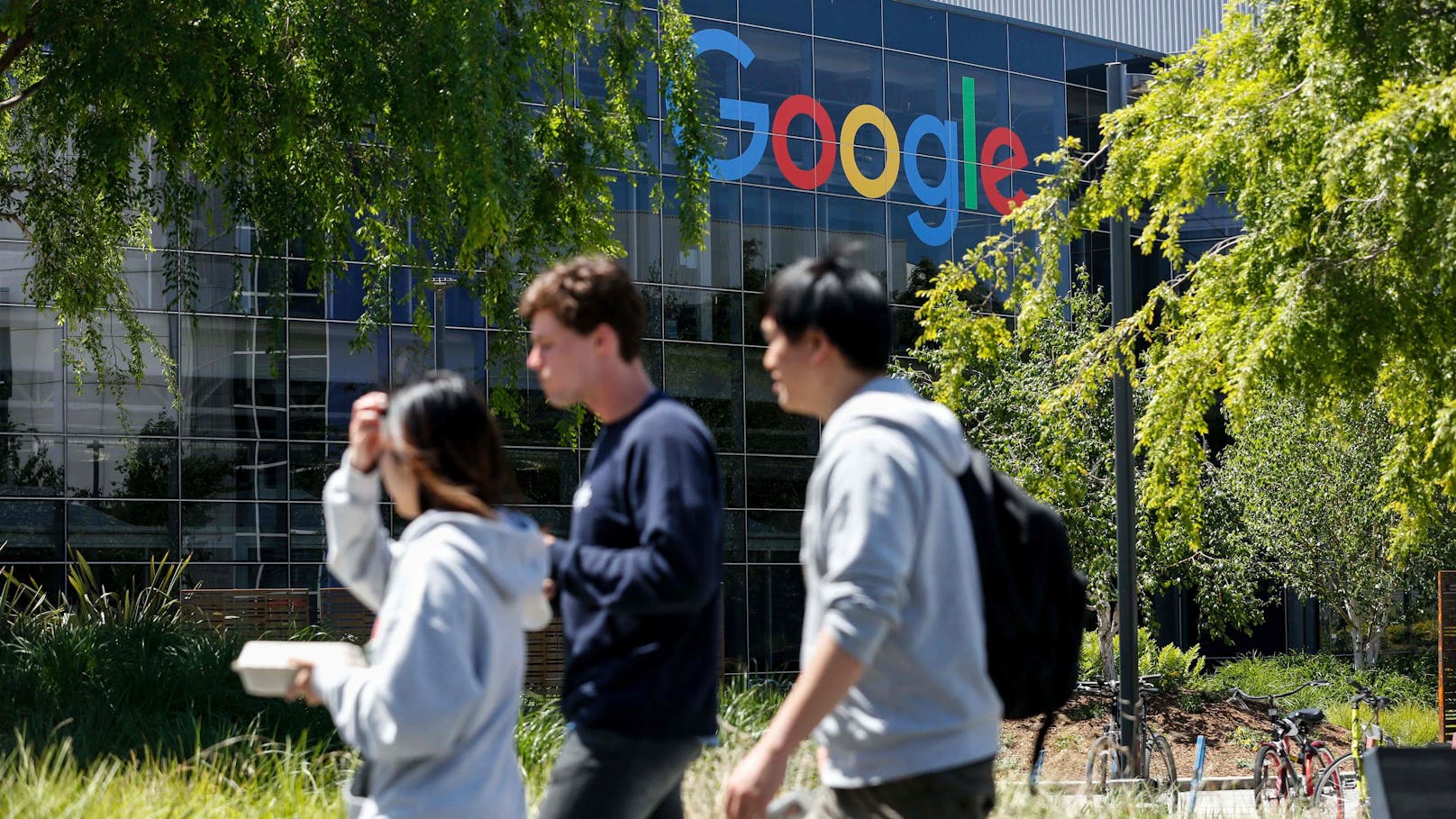 "Jeder, der zum Arbeiten auf unseren Campus kommt, muss geimpft sein", verkündet Google. 