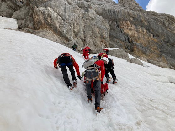 Die Bergrettung holte die verletzte Frau vom Dachstein ins Tal.