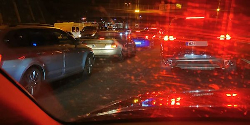 Auto an Auto an Auto: Viele mussten die Nacht am Weg in den Balkan im Auto verbringen.