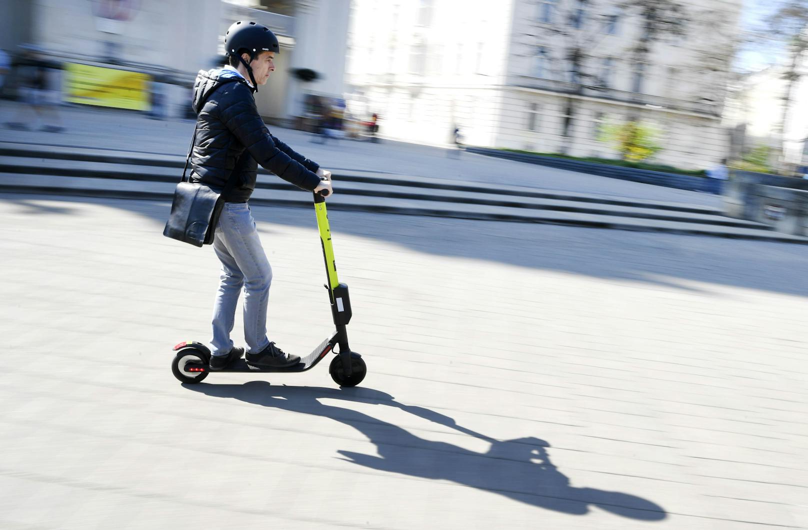 E-Scooter-Fahrer in Wien (Symbolfoto)