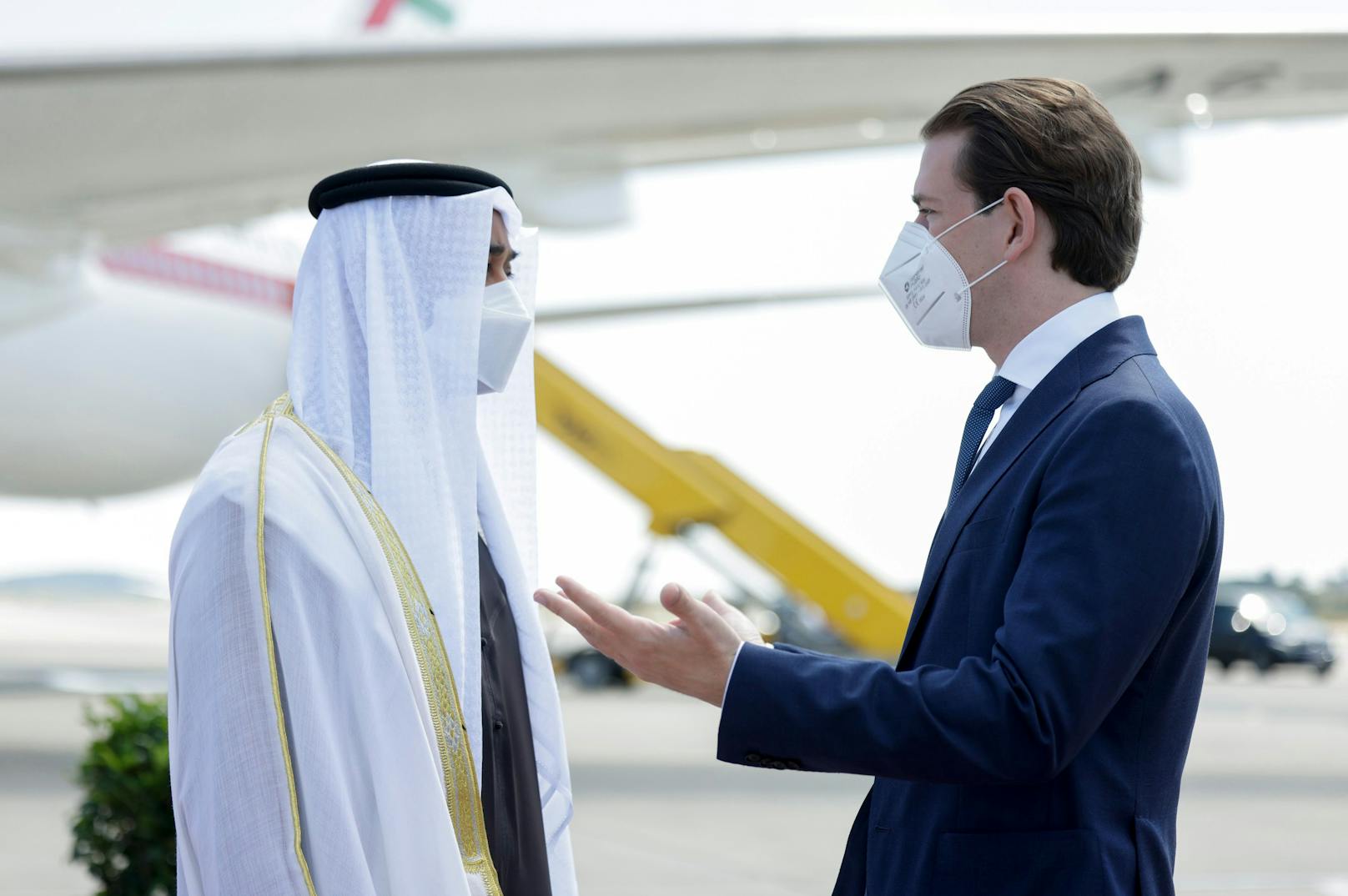 Mit allen militärischen Ehren wurde Kronprinz Mohammed bin Zayed Al-Nahyan in Wien von Bundeskanzler Sebastian Kurz empfangen.