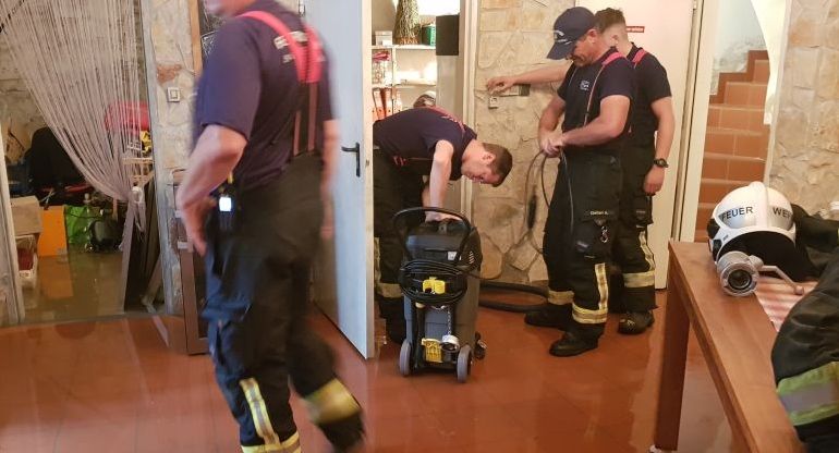 Unwetter in Brunn: Feuerwehr im Einsatz