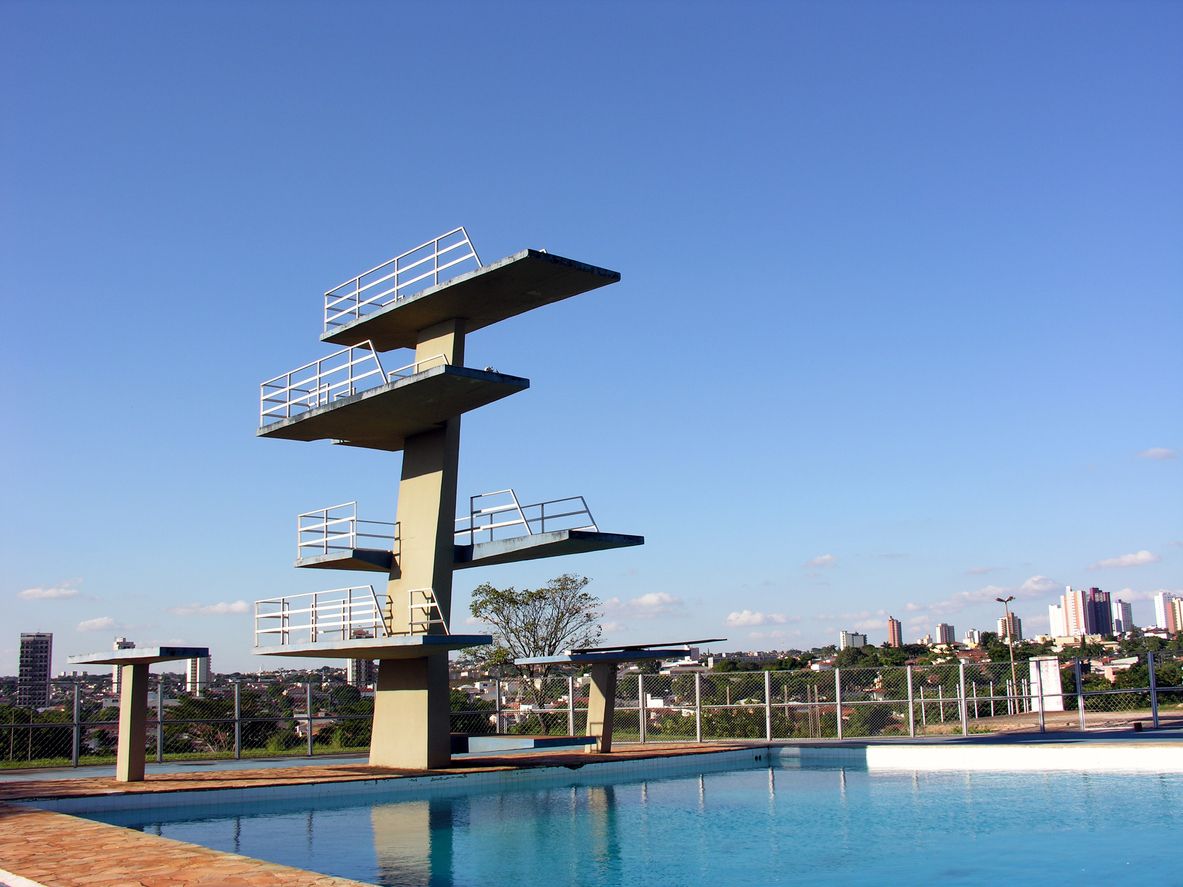Aus bisher unbekannter Ursache überlebte der 13-Jährige den Sprung vom 3-Meter-brett nicht